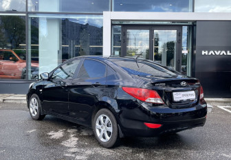 Подержанный автомобиль Hyundai Solaris Sedan 2013 года (7 фото)