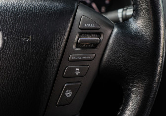 Подержанный автомобиль Nissan Patrol 2010 года (27 фото)