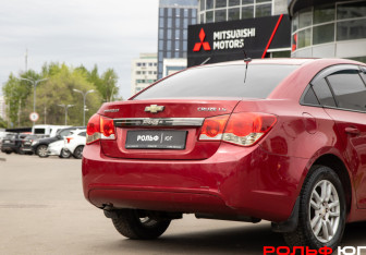 Подержанный автомобиль Chevrolet Cruze Sedan 2011 года (19 фото)