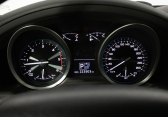 Подержанный автомобиль Toyota Land Cruiser Suv 2012 года (11 фото)