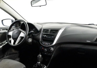 Подержанный автомобиль Hyundai Solaris Sedan 2012 года (5 фото)