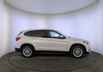Подержанный автомобиль BMW X1 2017 года (4 фото)