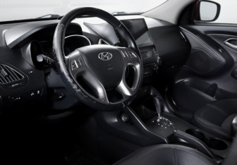 Подержанный автомобиль Hyundai ix35 2010 года (14 фото)