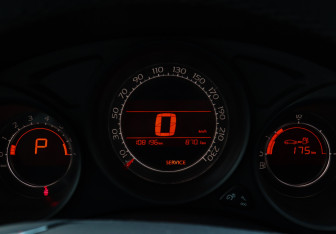 Подержанный автомобиль Citroen C4 Hatchback 2013 года (9 фото)