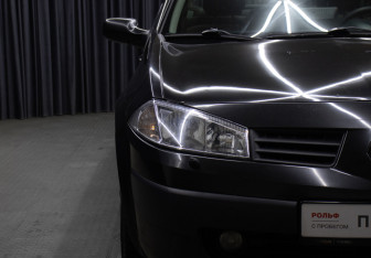 Подержанный автомобиль Renault Megane Sedan 2005 года (20 фото)