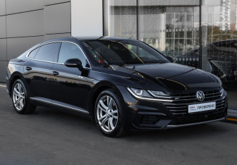 Подержанный автомобиль Volkswagen Arteon 2018 года (3 фото)
