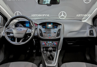 Подержанный автомобиль Ford Focus Hatchback 2018 года (14 фото)