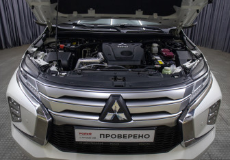 Подержанный автомобиль Mitsubishi Pajero Sport 2021 года (9 фото)