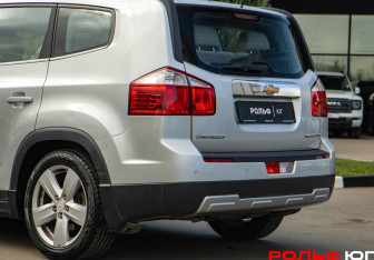 Подержанный автомобиль Chevrolet Orlando 2012 года (19 фото)