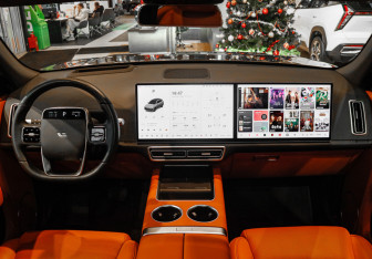 Подержанный автомобиль LiXiang L7 2024 года (15 фото)