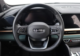 Подержанный автомобиль Geely Monjaro 2023 года (14 фото)