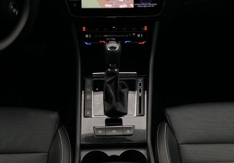 Подержанный автомобиль Skoda Superb Liftback 2019 года (13 фото)