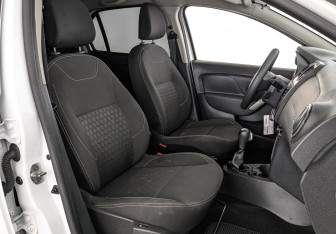 Подержанный автомобиль Renault Logan Sedan 2017 года (22 фото)