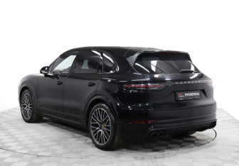 Подержанный автомобиль Porsche Cayenne 2021 года (7 фото)