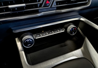 Подержанный автомобиль Geely Coolray 2023 года (28 фото)