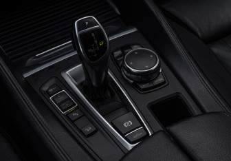 Подержанный автомобиль BMW X6 2016 года (19 фото)