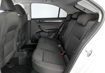 Подержанный автомобиль Skoda Rapid Liftback 2018 года (18 фото)