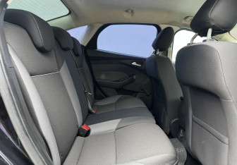 Подержанный автомобиль Ford Focus Sedan 2013 года (11 фото)