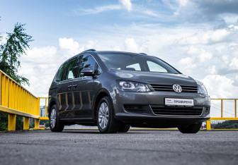 Подержанный автомобиль Volkswagen Sharan 2018 года (3 фото)