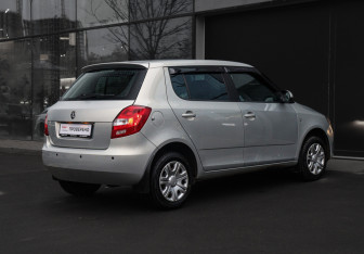 Подержанный автомобиль Skoda Fabia Hatchback 2014 года (5 фото)
