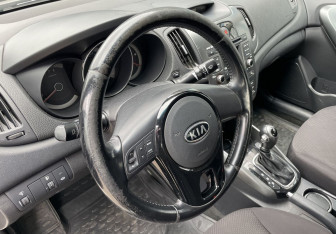 Подержанный автомобиль Kia Cerato Sedan 2012 года (14 фото)
