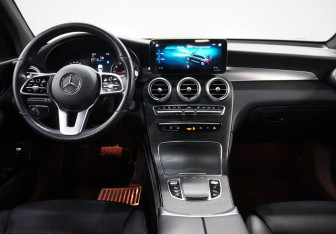 Подержанный автомобиль Mercedes-Benz GLC Coupe 2020 года (13 фото)