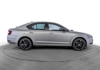 Подержанный автомобиль Skoda Octavia Liftback 2019 года (4 фото)