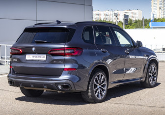 Подержанный автомобиль BMW X5 2019 года (4 фото)
