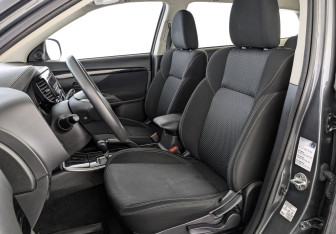 Подержанный автомобиль Mitsubishi Outlander 2019 года (20 фото)