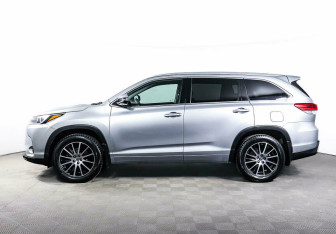 Подержанный автомобиль Toyota Highlander 2018 года (3 фото)