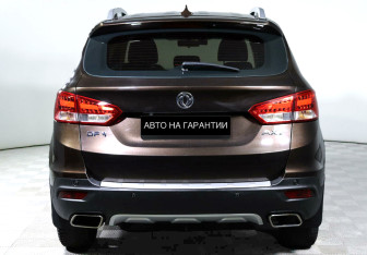 Подержанный автомобиль DongFeng AX7 2017 года (4 фото)