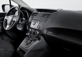 Подержанный автомобиль Mazda 5 2013 года (9 фото)