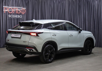 Подержанный автомобиль Omoda C5 2024 года (5 фото)