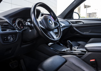 Подержанный автомобиль BMW X3 2019 года (9 фото)