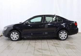 Подержанный автомобиль Volkswagen Jetta Sedan 2015 года (8 фото)