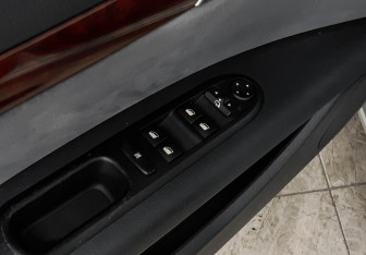 Подержанный автомобиль Peugeot 407 Sedan 2006 года (19 фото)