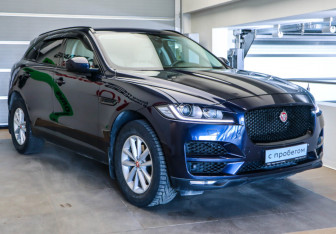 Подержанный автомобиль Jaguar F-Pace 2016 года (3 фото)