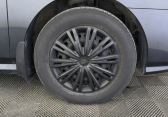 Подержанный автомобиль Renault Latitude 2013 года (12 фото)