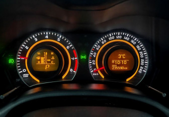 Подержанный автомобиль Toyota Corolla Sedan 2010 года (13 фото)