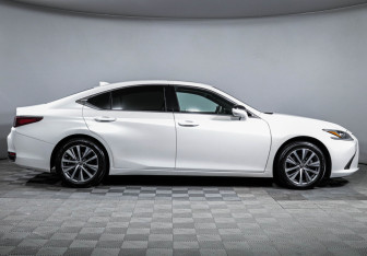 Подержанный автомобиль Lexus ES 2019 года (4 фото)