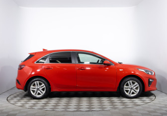 Подержанный автомобиль Kia Ceed Hatchback 2018 года (4 фото)