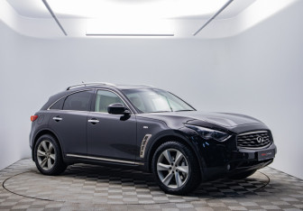 Подержанный автомобиль Infiniti FX 2011 года (3 фото)