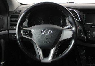 Подержанный автомобиль Hyundai i40 Sedan 2014 года (8 фото)
