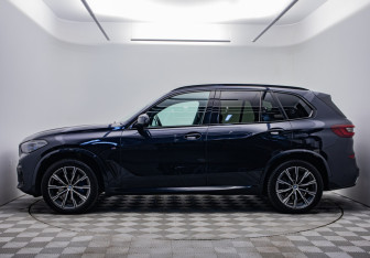 Подержанный автомобиль BMW X5 2021 года (8 фото)