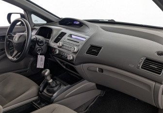 Подержанный автомобиль Honda Civic Sedan 2008 года (13 фото)