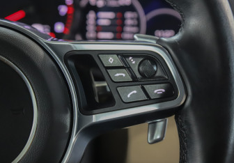 Подержанный автомобиль Porsche Cayenne 2020 года (21 фото)