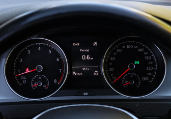 Подержанный автомобиль Volkswagen Golf Hatchback 2014 года (14 фото)
