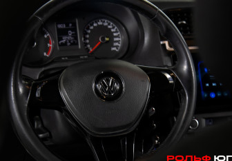 Подержанный автомобиль Volkswagen Polo Sedan 2017 года (11 фото)