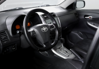 Подержанный автомобиль Toyota Corolla Sedan 2012 года (14 фото)
