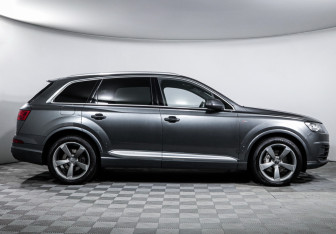 Подержанный автомобиль Audi Q7 2015 года (4 фото)